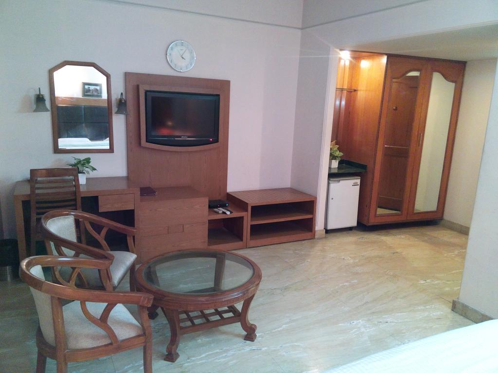 Hotel Queens Residency 古尔冈 外观 照片
