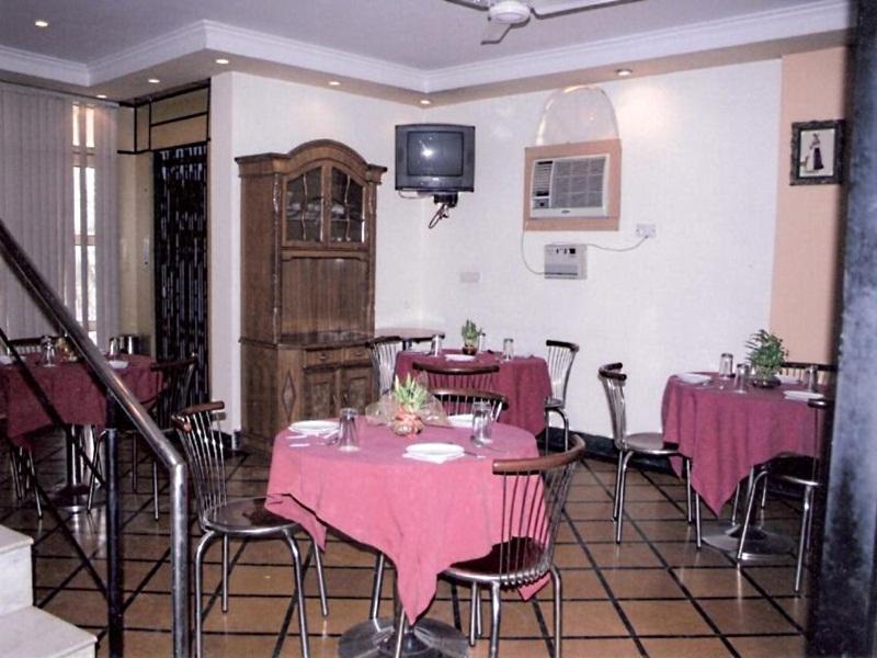 Hotel Queens Residency 古尔冈 外观 照片